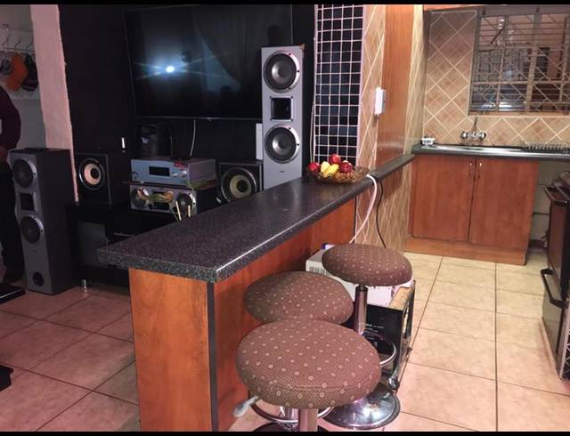 3 BEDROOM APARTMENT FOR SALE IN CORONATIONVILLE